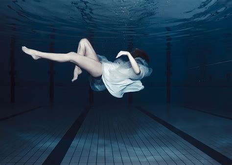 Girl, Water, And Pool - Girl Drowning In Water - - teahub.io HD wallpaper | Pxfuel