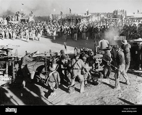 The alamo battle scene (1960) hi-res stock photography and images - Alamy