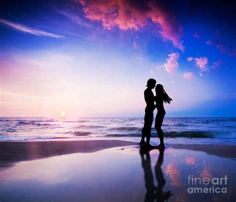 Looooove. Silhouette beach couple photography. | Romantic couples ...