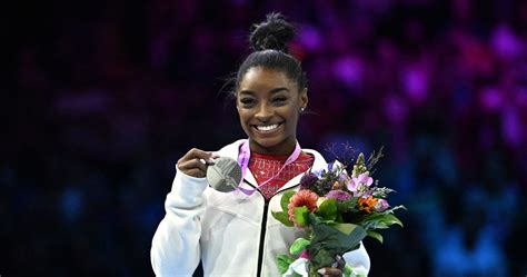 Simone Biles Wins Vault Silver, Places 5th on Uneven Bars at 2023 World ...