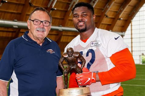 Bears OLB Khalil Mack wins pro Butkus Award - Chicago Sun-Times