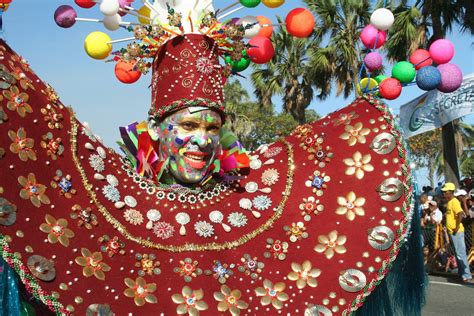 Karneval in der Dominikanischen Republik • Bunaa