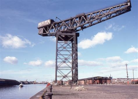 Finnieston Crane © Richard Sutcliffe cc-by-sa/2.0 :: Geograph Britain and Ireland