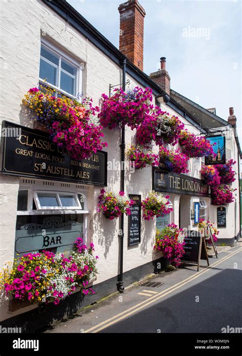 The London Inn Pub in Padstow, Cornwall England UK Stock Photo - Alamy