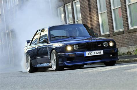 BMW E30 M3 burnout [3859x2563] • /r/carporn | Bmw e30, Bmw e30 m3, E30