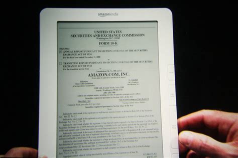 Photos: Amazon Kindle DX - CNET