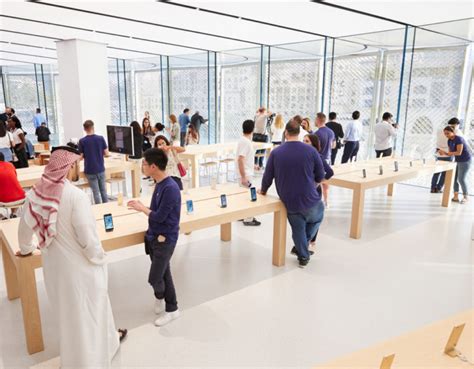 Apple’s new ‘Dubai Mall’ has massive motorized solar wings