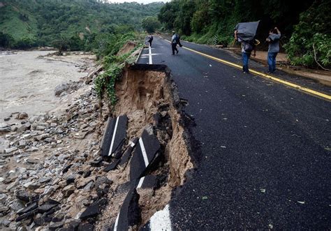 Hurricane Otis survivors search for friends and necessities in ...