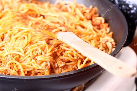 Boiling Spaghetti Pasta in a skillet — Stock Photo © Anetlanda #7584509