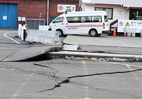 Wellington earthquake: Brendan Smyth forced to drop, crawl and hang on in hotel room | The ...