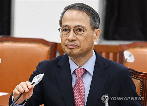 Yoon replaces head of spy agency | Yonhap News Agency