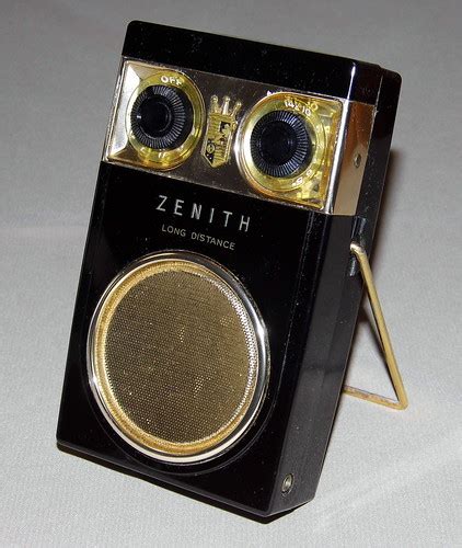 Vintage Zenith Royal 500D "Long Distance" Transistor Radio… | Flickr