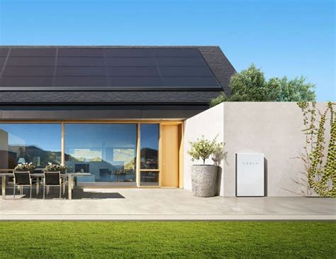 Tesla’s Solar Panels to Be Sold Only With Powerwall - Bloomberg