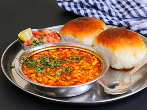 मिसाल पाव बनाने की विधि | Misal Pav Recipe in Hindi