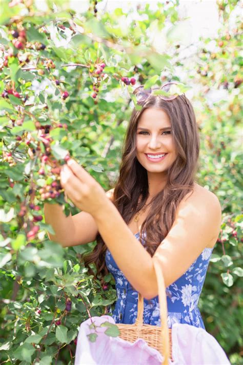 4 HEALTHY SASKATOON BERRY RECIPES + WHERE TO PICK SASKATOONS IN ALBERTA - JustineCelina