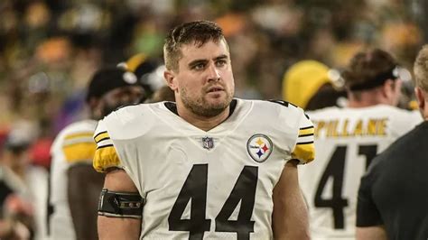 REPORT - Steelers Not Discussing New Contract with Fullback Derek Watt At This Point