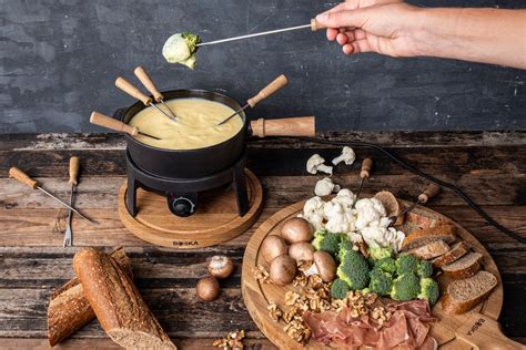 Spicy Farmhouse Cheese Fondue (electric fondue set) | Recipe | BOSKA Food Tools