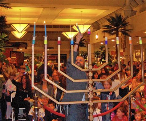 Chabad to have menorah in Town Center Mall | SUN SENTINEL - Rabbi Arele