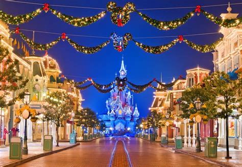 Disneyland Paris' Main Street at Christmas - Disney Tourist Blog