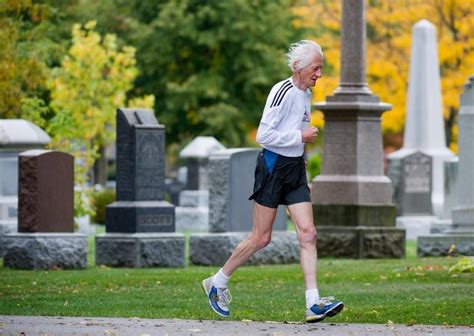 85-year-old Ed Whitlock sets world record at Toronto marathon | CBC News