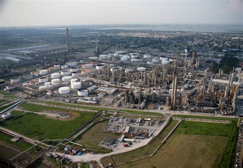 File:FEMA - 37677 - Aerial of a Louisiana oil refinary repaired since ...