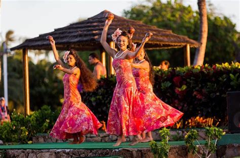 Paradise Cove Luau | Tourist attraction, Paradise cove, Waikiki hotels