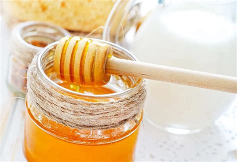 15 Amazing Benefits of Having Milk With Honey