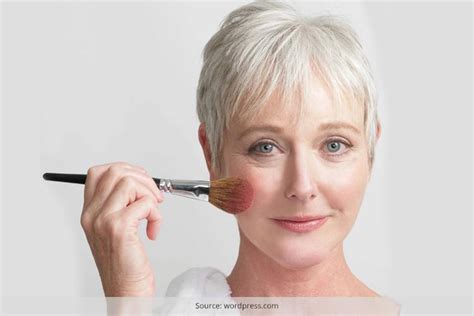 5 Professional Makeup Tips For Older Women Who Use Minimal Makeup