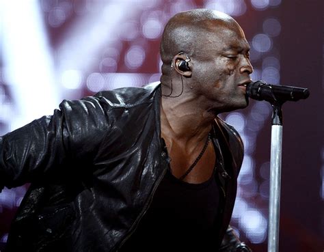 Seal Picture 71 - Seal Performing