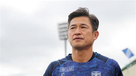 Legendarul Kazuyoshi Miura a semnat un nou contract de profesionist, la vârsta de 53 de ani ...