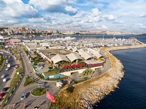 Seaside of Pendik District in Istanbul Editorial Stock Photo - Image of ...