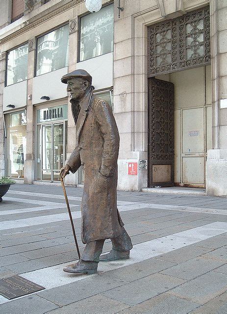 Trieste - monumento a Umberto Saba | Public sculpture, Trieste, Statue