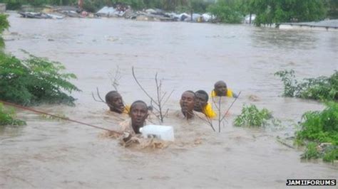 Tanzania floods: Heavy rains inundate Dar es Salaam - BBC News