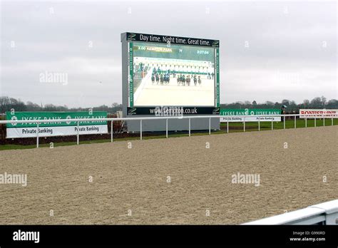 Horse Racing - Kempton Park. The scoreboard at Kempton Park Stock Photo - Alamy