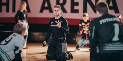 The elite goalie Kalle Lundgren arranges training for goalkeepers - Gothia Innebandy Cup