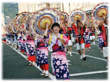 Umbrella☂ ☂parasol parade Umbrella Dance, Tottori, Turning Japanese ...