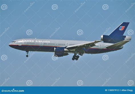 United Airlines McDonnell Douglas DC-10 Landing At Los Angeles In ...