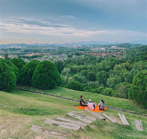 Taman Saujana Hijau: A Sprawling Park With Flower Fields In Putrajaya