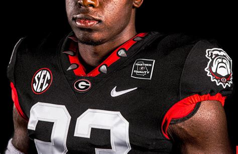 Georgia Bulldogs Reveal 1980 Throwback Road, New Black Alternate Uniforms – SportsLogos.Net News