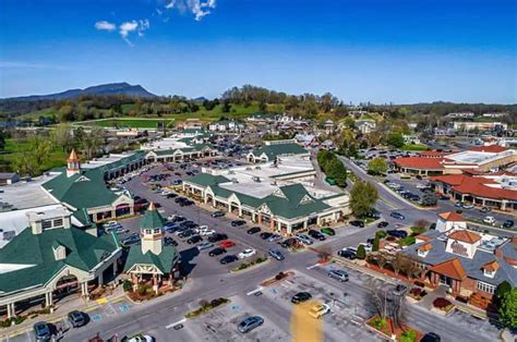 The 2 Best Outlet Malls in Pigeon Forge & Gatlinburg - Smoky Mountain Opry