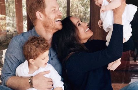 Meghan Markle & Prince Harry Share First Look at Baby Lili & Family in ...