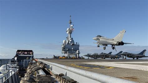 Rafale M landing on the French carrier Charles De Gaulle [2133 × 1200] : WarshipPorn