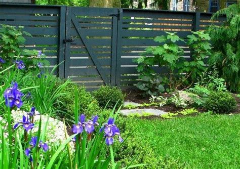 Awesome 10 Black Garden Fences Design for Black Garden | Black garden fence, Fence design ...