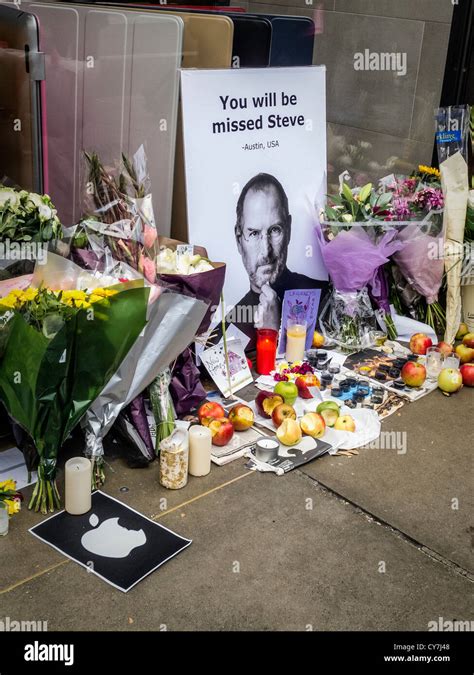 Death of Steve Jobs - A memorial created by 'Apple' fans outside the ...