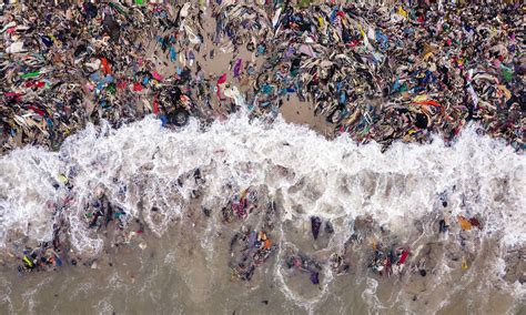 Shocking Photos Show Western ‘Fast Fashion’ That Pollute African Beaches – Fashion and Textiles