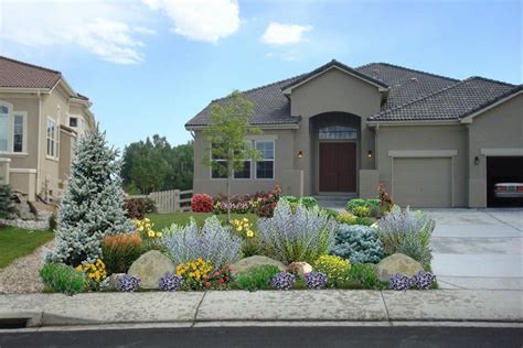 30+ Fabulous Xeriscape Front Yard Design Ideas and Pictures | Large yard landscaping, Xeriscape ...