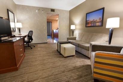 Drury Inn & Suites Cincinnati Sharonville - Drury Hotels