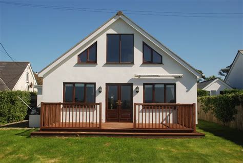 Nutec House with Wooden Decking