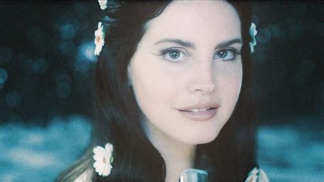 It Looks Like Lana Del Rey Has Her Own Snapchat Filter – Galore