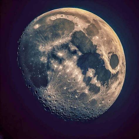 Gibbous Moon Shot 뷰티 및 디테일 사진 | 프리미엄 사진